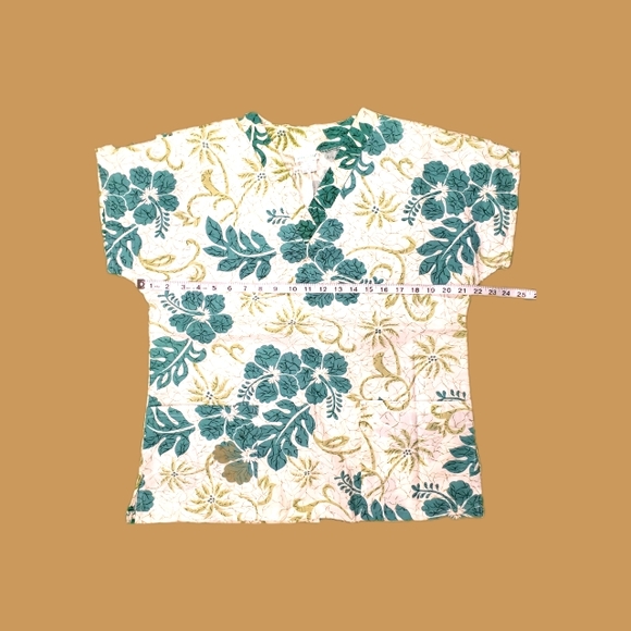 🚨Peekaboo USA XS "Isle" Hawaii Made Medical Scrub Top - Picture 3 of 3